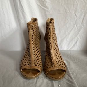 Womens Tan High Heels